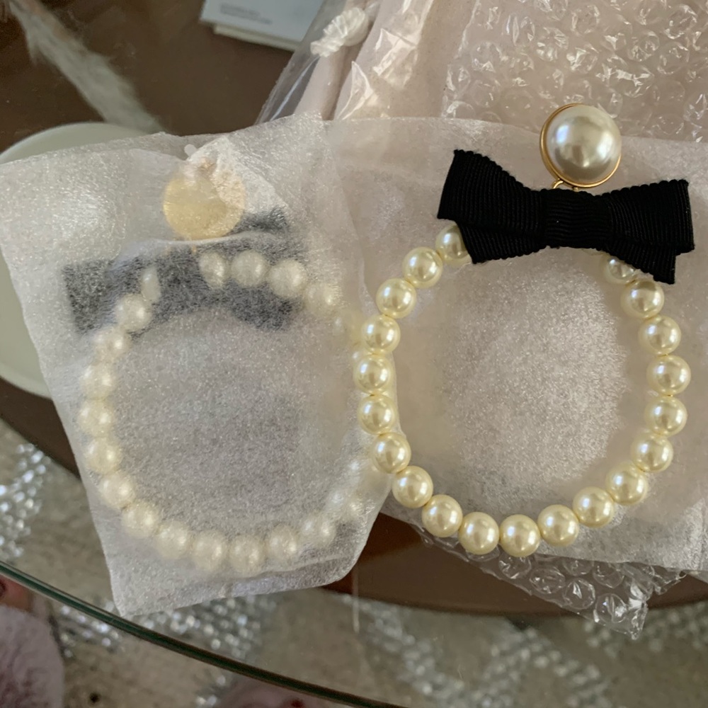 For Love and Lemons Bowtie Pearl Hoop Earrings đ - Picture 3 of 4